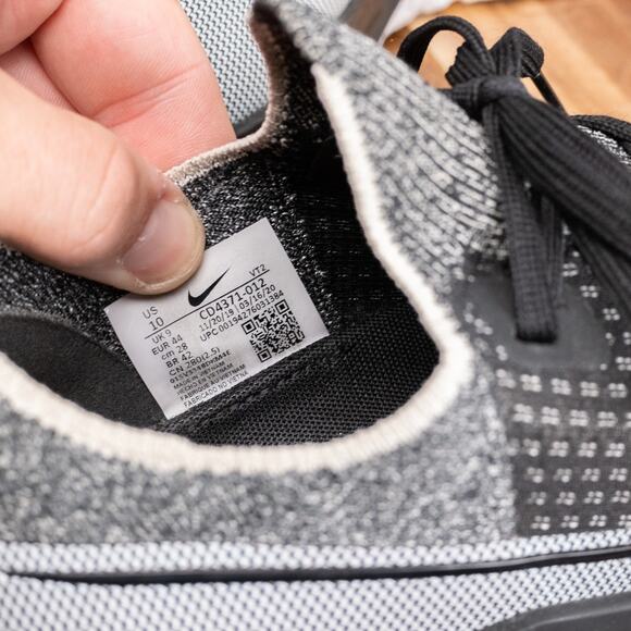 Nike React Flynit CD4371-012 Men’s Size US 10 Black White Running - Picture 6 of 7